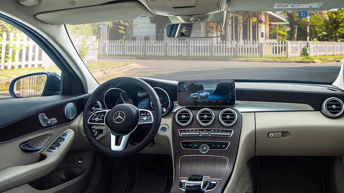 Mercedes-Benz_0015_C-300-AMG